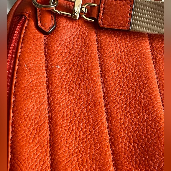 Micheal Kors, leather Slater backpack with tons of pockets. - Picture 11 of 15